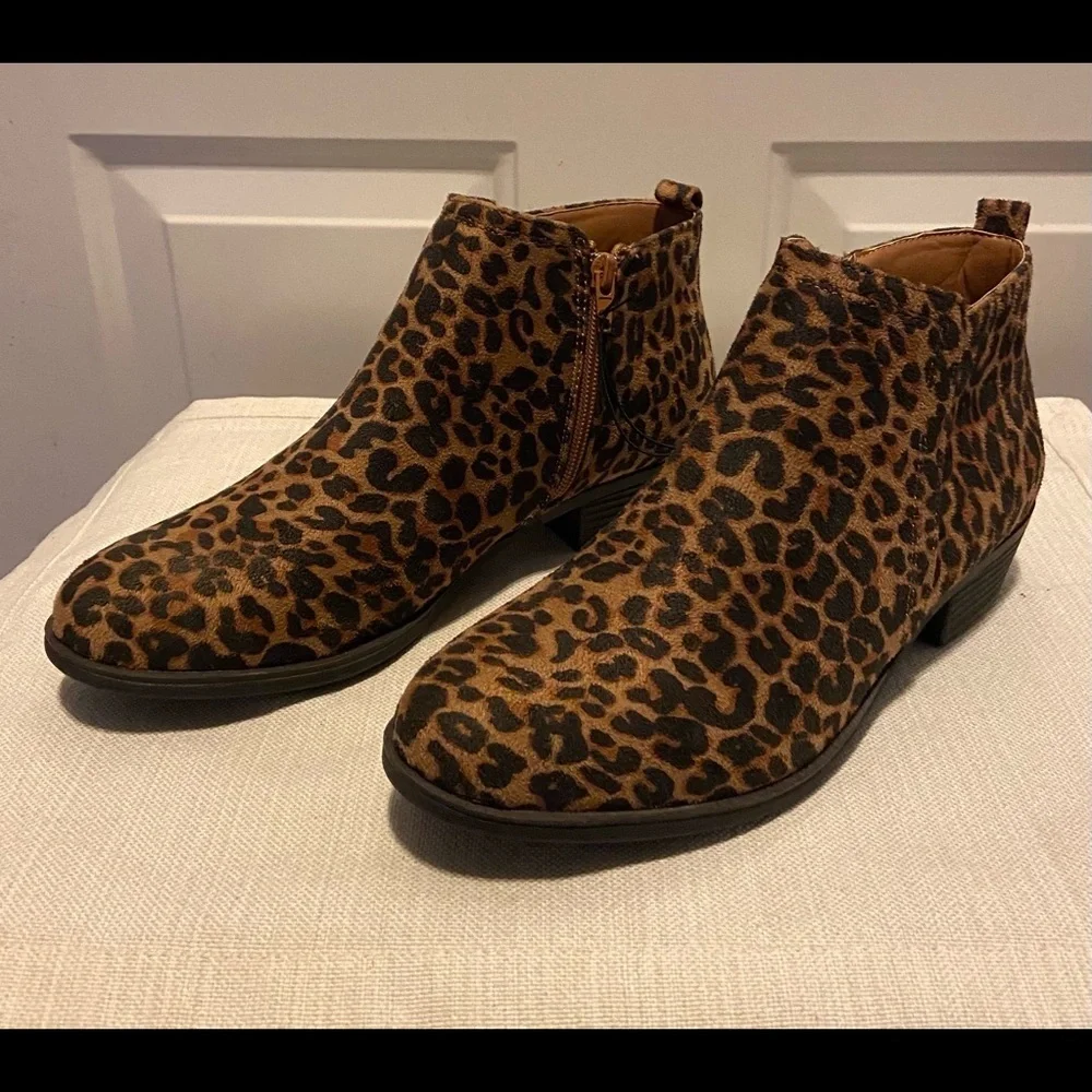 143 Girl animal print booties